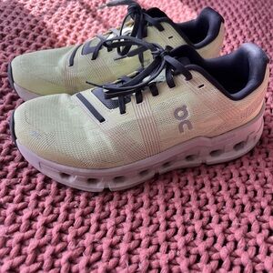 On Cloudstratus Running Shoes - Yellow and Black